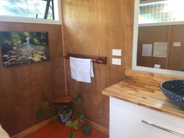 טקאקה Sunrise Cabin At First Light Rangihaeata Retreat מראה חיצוני תמונה