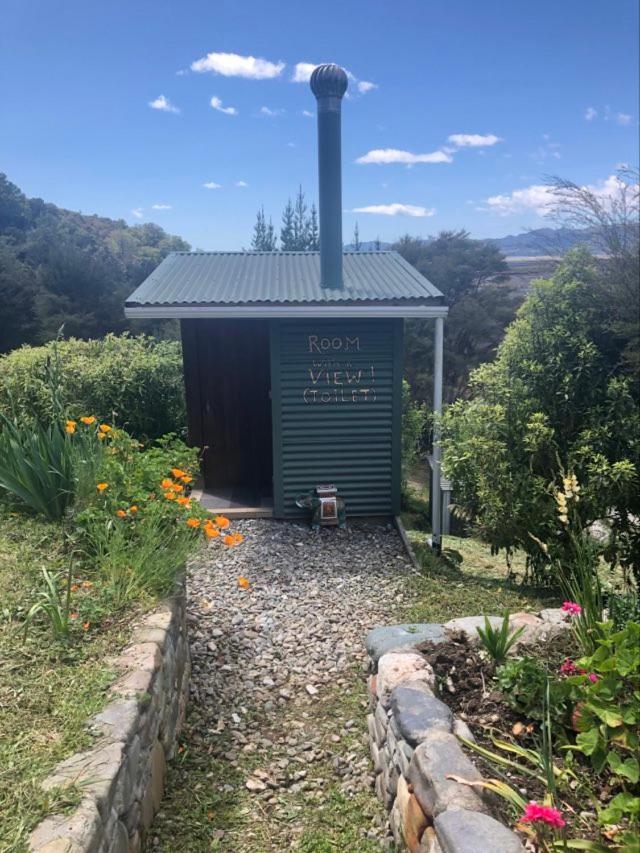 טקאקה Sunrise Cabin At First Light Rangihaeata Retreat מראה חיצוני תמונה