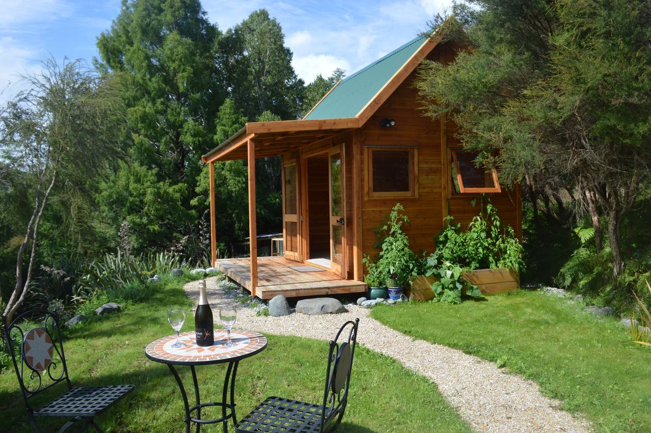 טקאקה Sunrise Cabin At First Light Rangihaeata Retreat מראה חיצוני תמונה